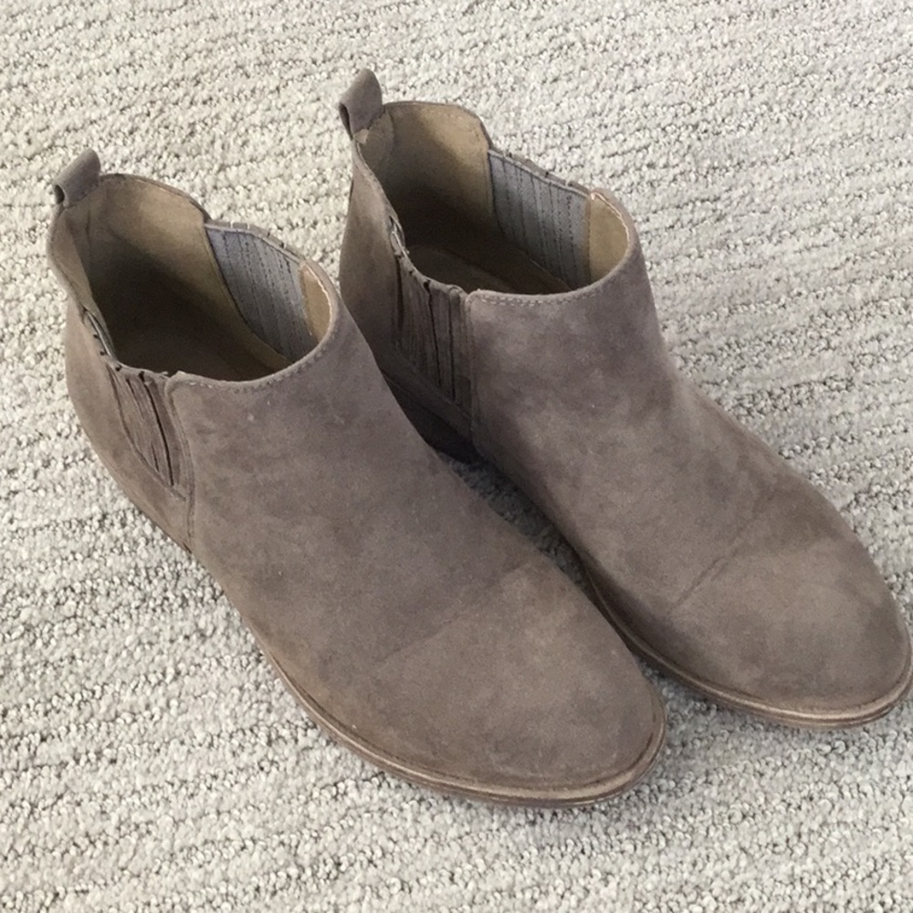 Taupe suede like booties womens sz 8
